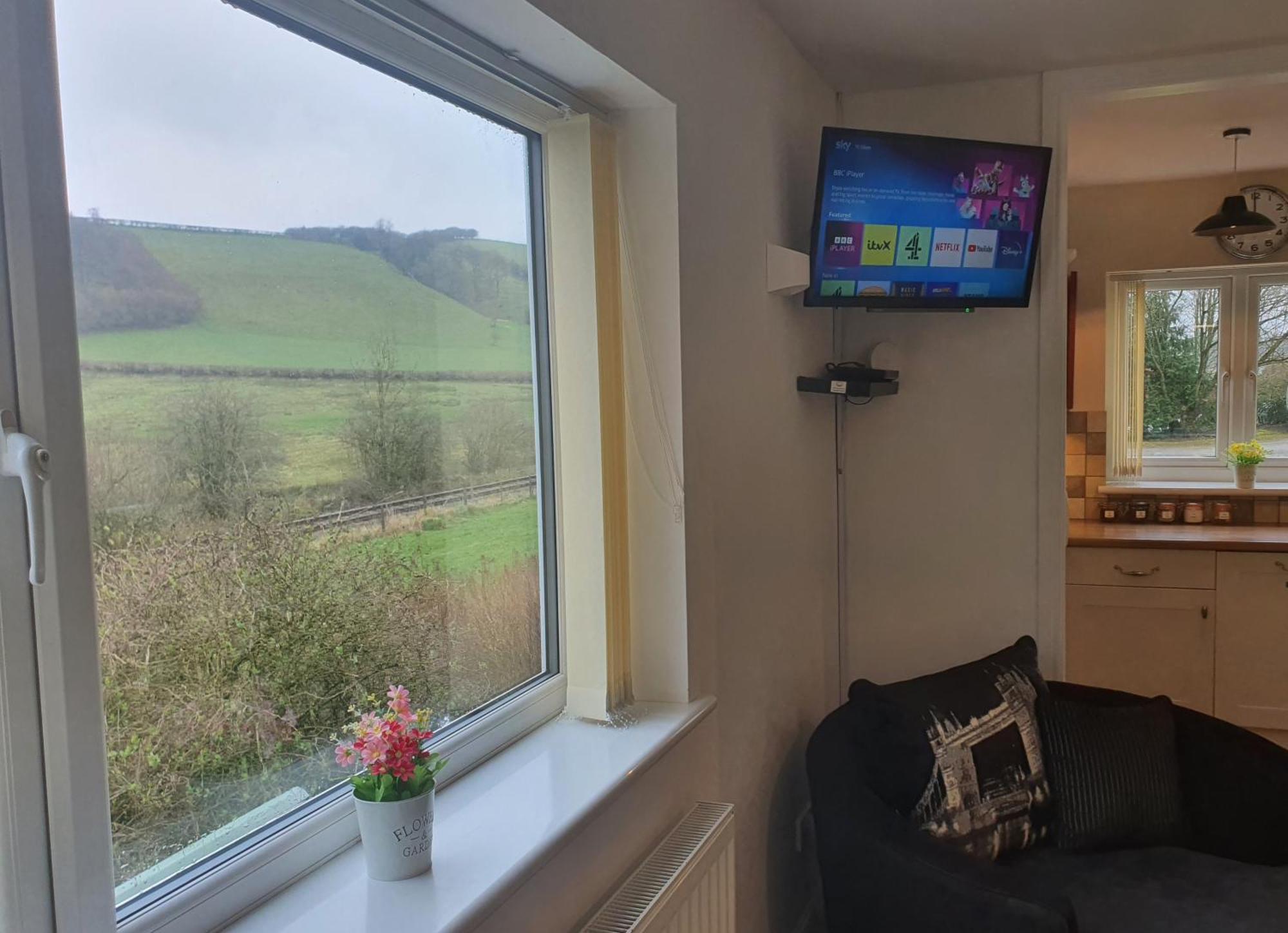 Idyllic 2 Bedroom Self-Contained Upsidedown Annexe Llandrindod Wells Bagian luar foto