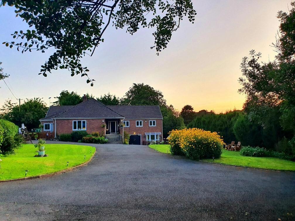 Idyllic 2 Bedroom Self-Contained Upsidedown Annexe Llandrindod Wells Bagian luar foto