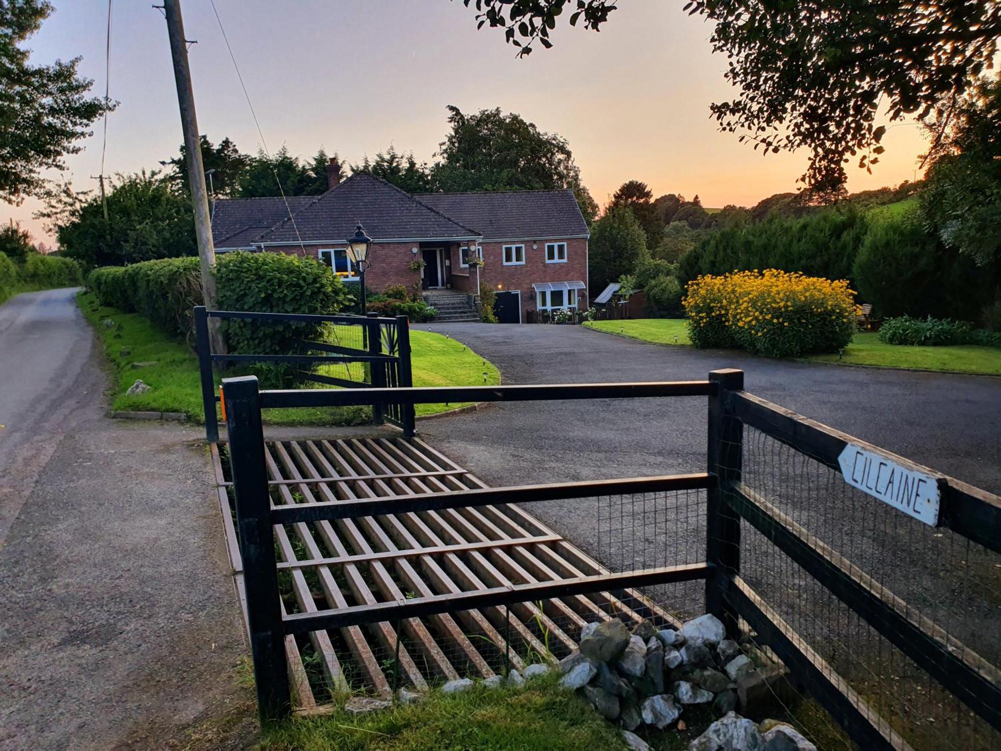 Idyllic 2 Bedroom Self-Contained Upsidedown Annexe Llandrindod Wells Bagian luar foto