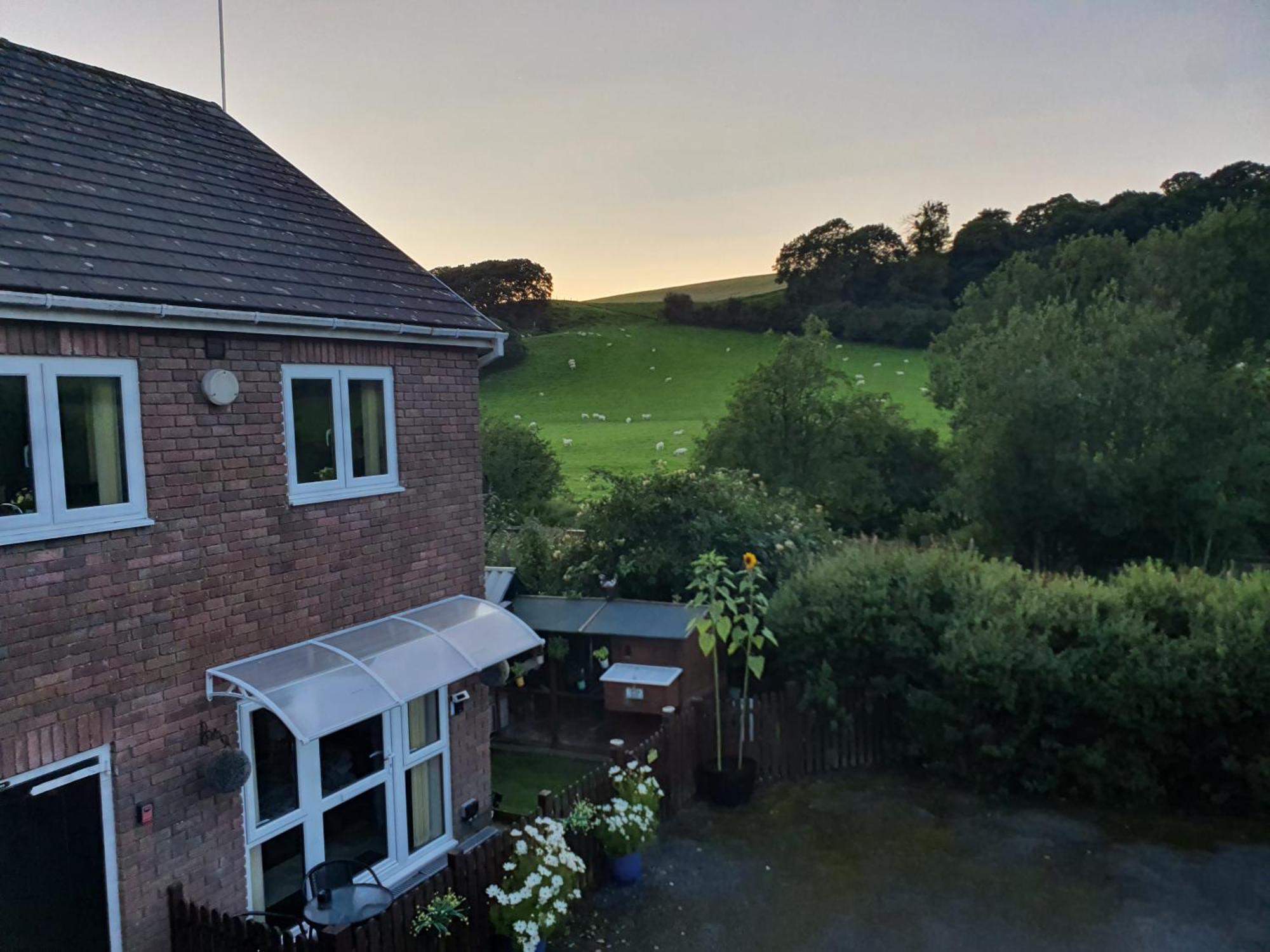 Idyllic 2 Bedroom Self-Contained Upsidedown Annexe Llandrindod Wells Bagian luar foto