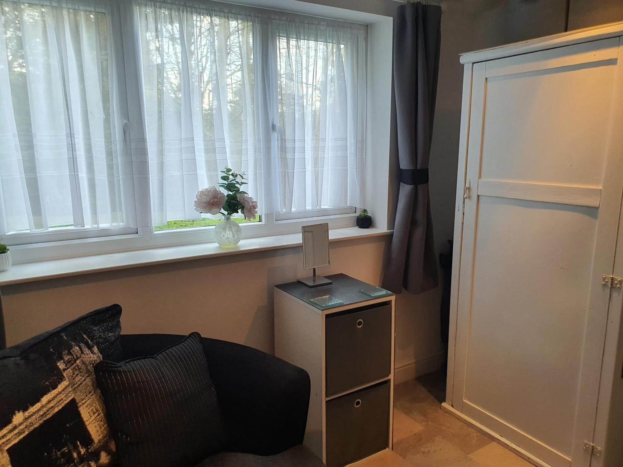 Idyllic 2 Bedroom Self-Contained Upsidedown Annexe Llandrindod Wells Bagian luar foto