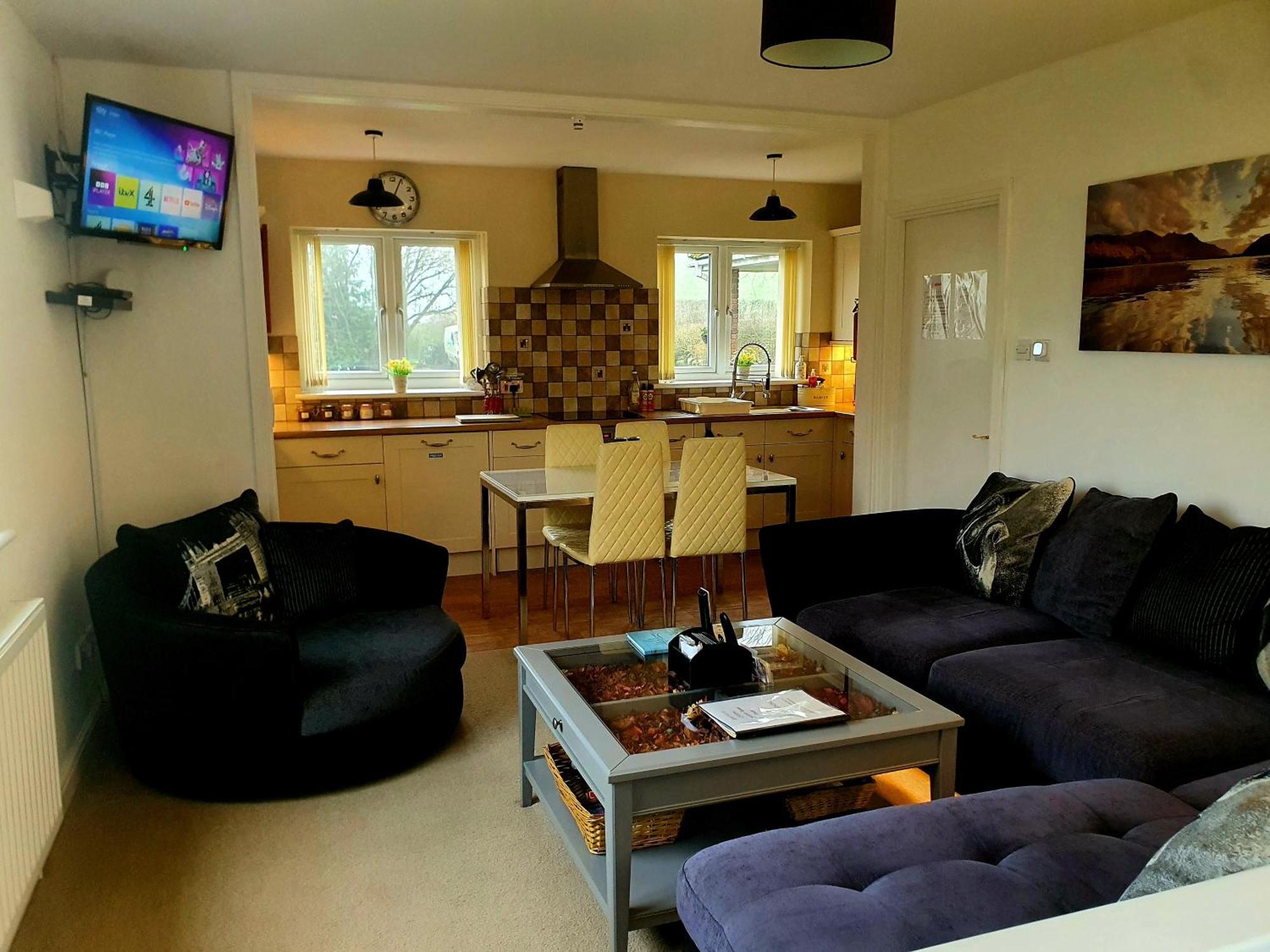 Idyllic 2 Bedroom Self-Contained Upsidedown Annexe Llandrindod Wells Bagian luar foto