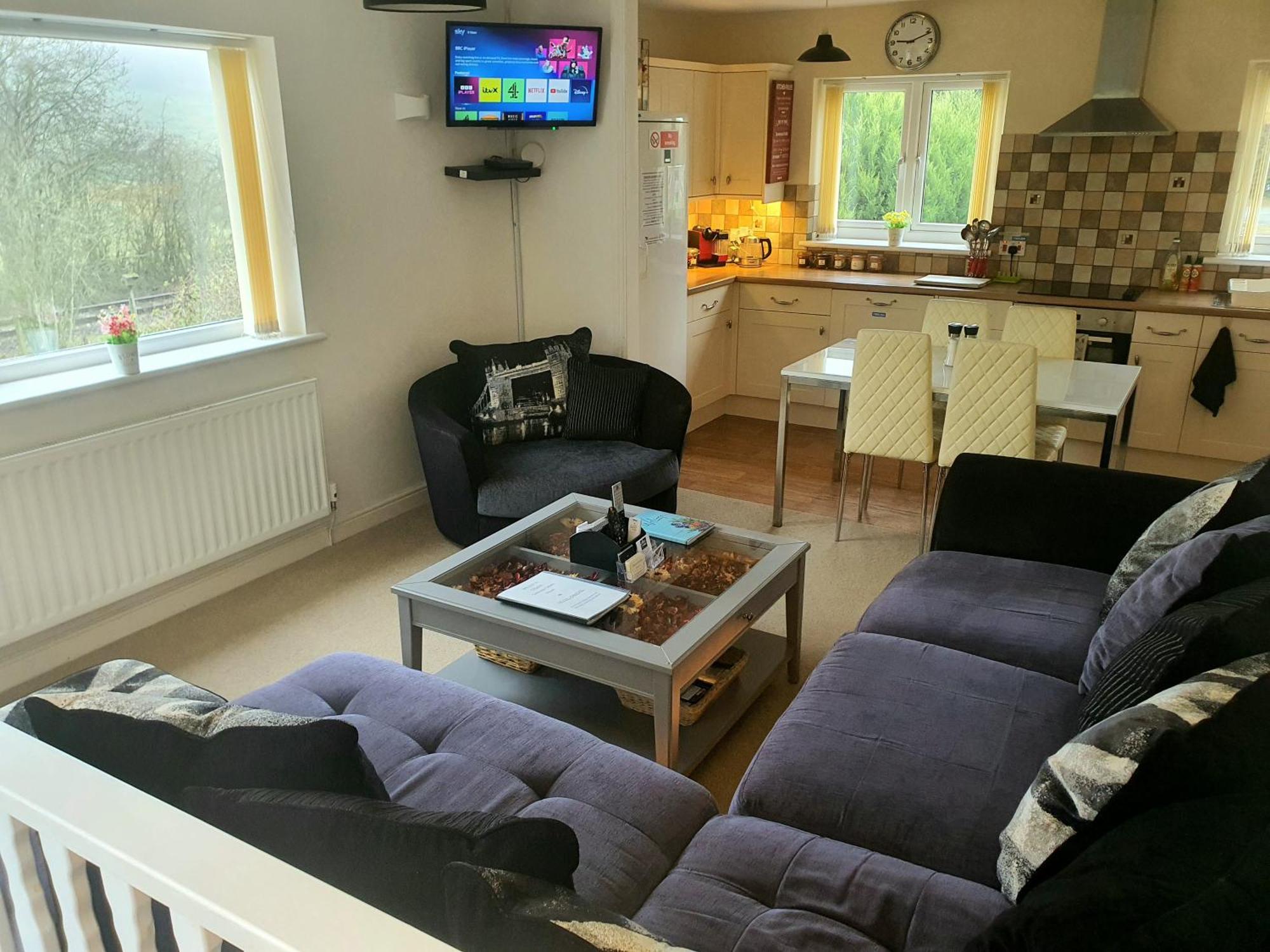 Idyllic 2 Bedroom Self-Contained Upsidedown Annexe Llandrindod Wells Bagian luar foto