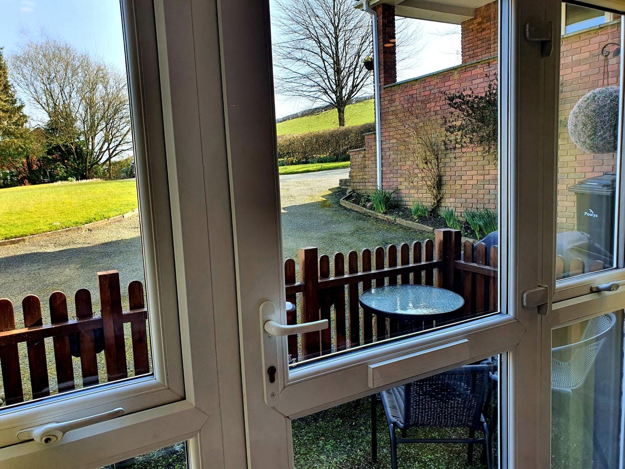 Idyllic 2 Bedroom Self-Contained Upsidedown Annexe Llandrindod Wells Bagian luar foto